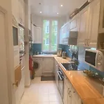 Spacious Apartment Near Champs Elysees